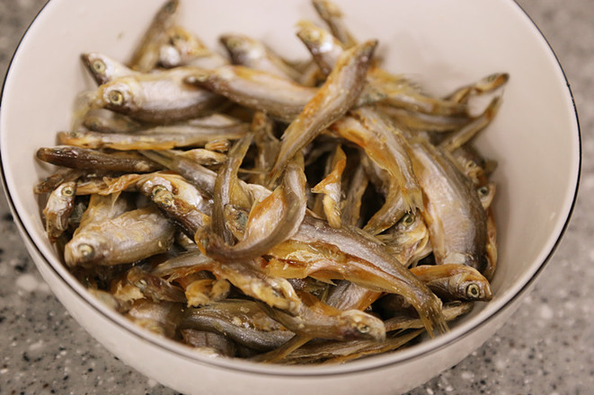 香辣毛豆米炒小魚(yú)干